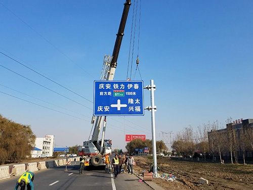 武汉武汉道路护栏网网片该如何进行正确的选购呢？